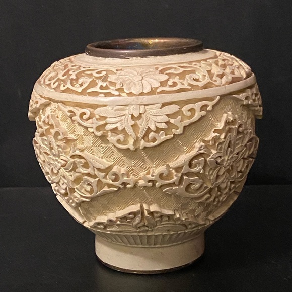 Chinese White Deeply Carved Cinnabar 4” Ginger Jar// Vase VTG